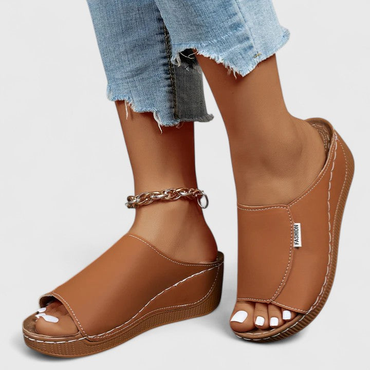 Lightweight Casual Slides